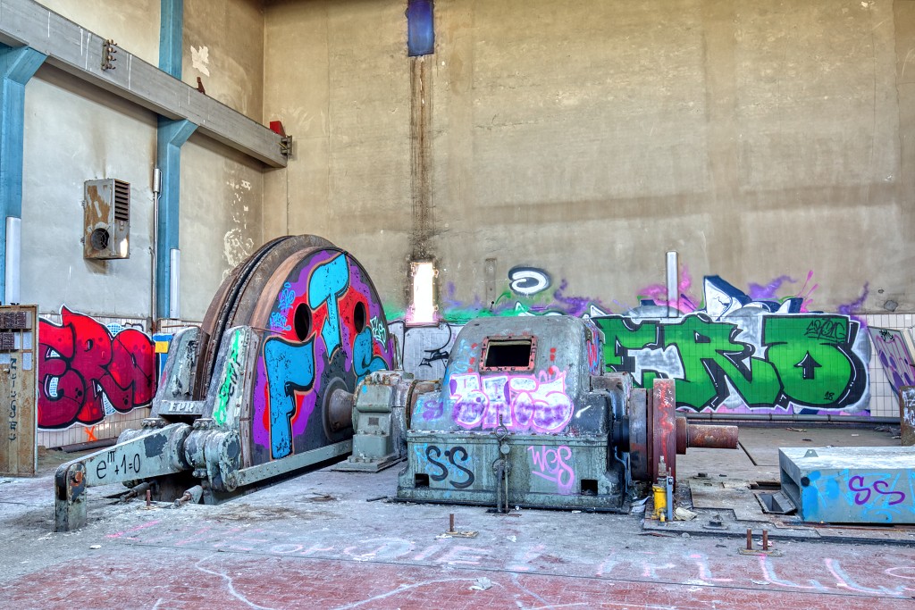 HDR zeche p steenkolenmijn coal mine mine de charbon graffiti streetart factory usine urbex kunst kunstwerk decay verlaten lost place places abandoned explorer